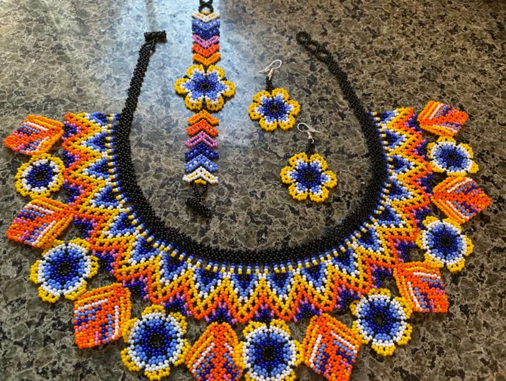 Geometric collar necklace